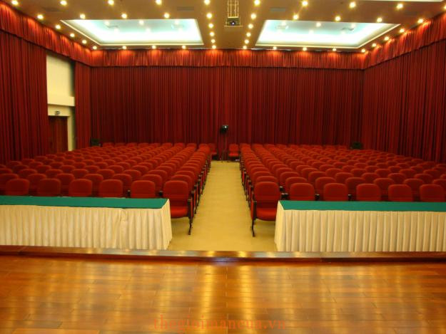 R&egrave;m M&agrave;n S&acirc;n Khấu Ph&ocirc;ng Hội Trường