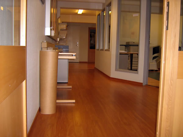 Ph&acirc;n phối v&agrave; thi c&ocirc;ng s&agrave;n nhựa